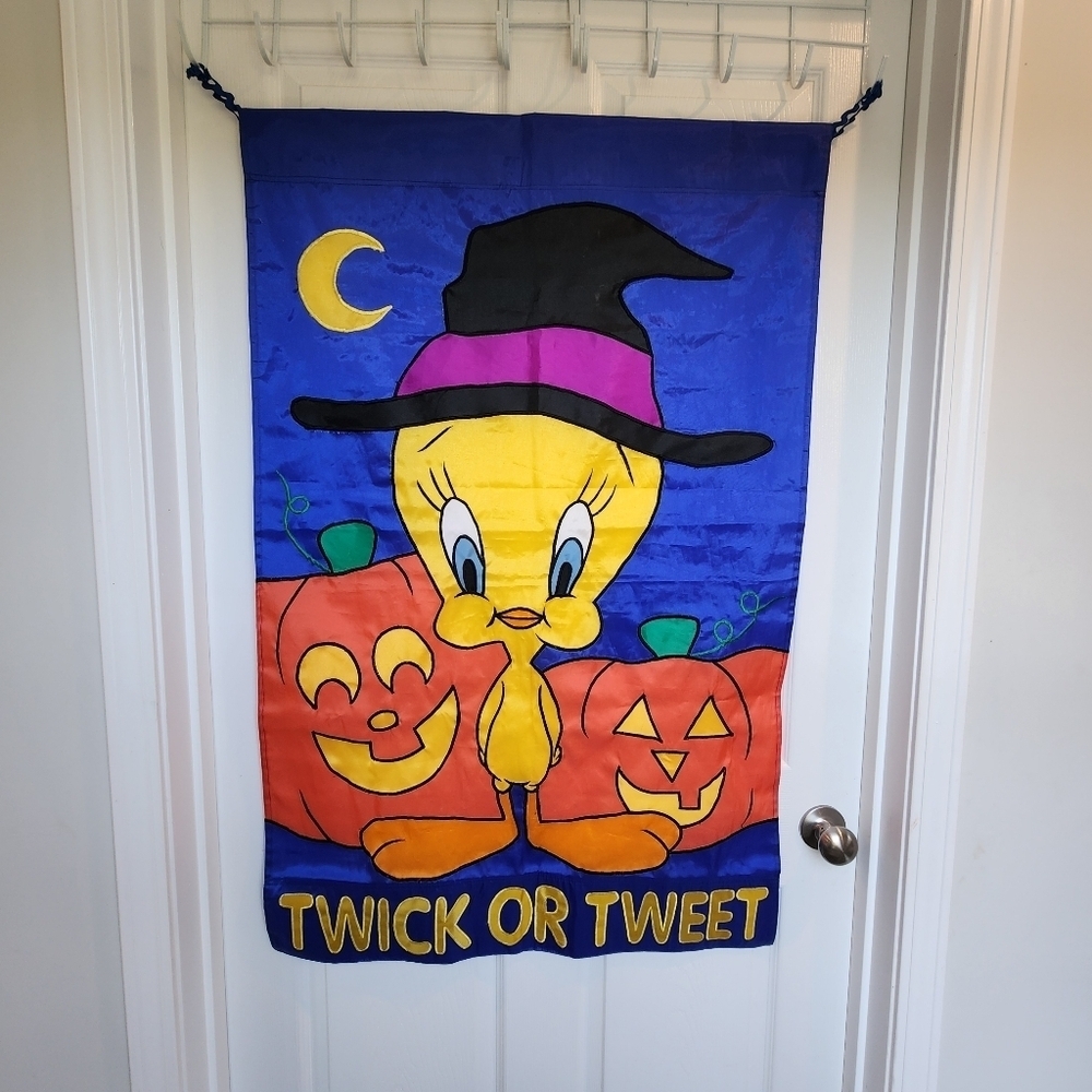 Vintage 1996 Tweety Bird Halloween Twick Or Tweet 43.5x28 Decorative Flag